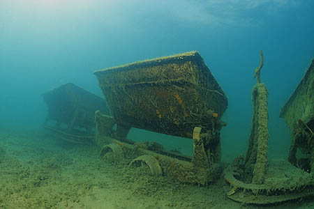 Loren vor der Tauchbasis (c) Armin Trutnau