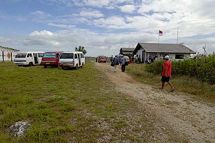 Flughafen auf Tomea - Wakatobi - (c) Armin Trutnau