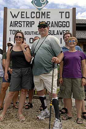 Eine amerikanische Reisegruppe vor dem Rckflug nach Bali - (c) Armin Trutnau