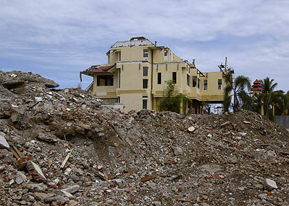 Nach dem Erdbeben - das Hotel Kuala Tripa in Banda Aceh - Sumatra - (c) Birgit Trutnau